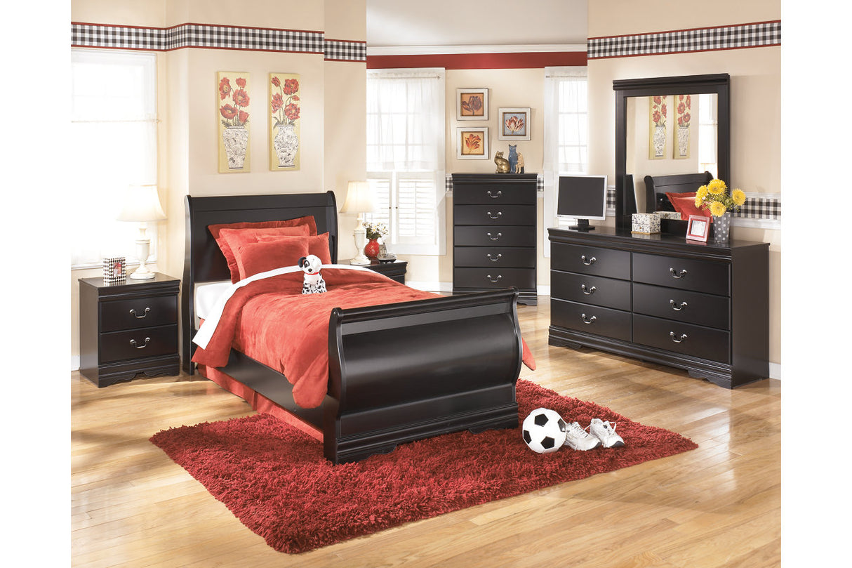 Huey Vineyard Black Dresser and Mirror -  Ashley - Luna Furniture