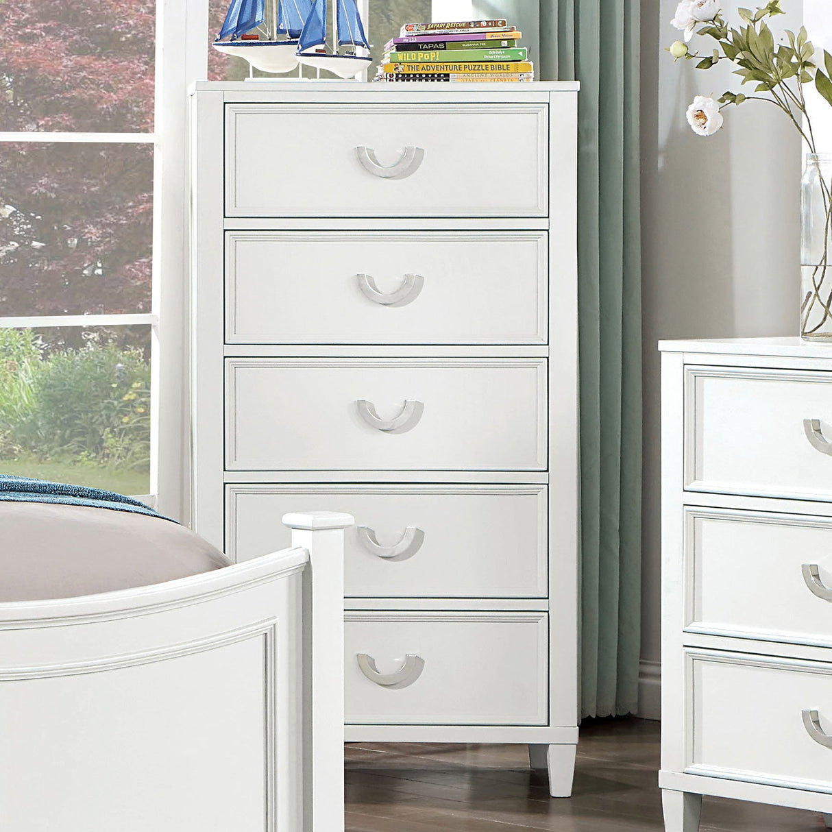 Lycoris White Chest from Furniture of America - Luna Furniture