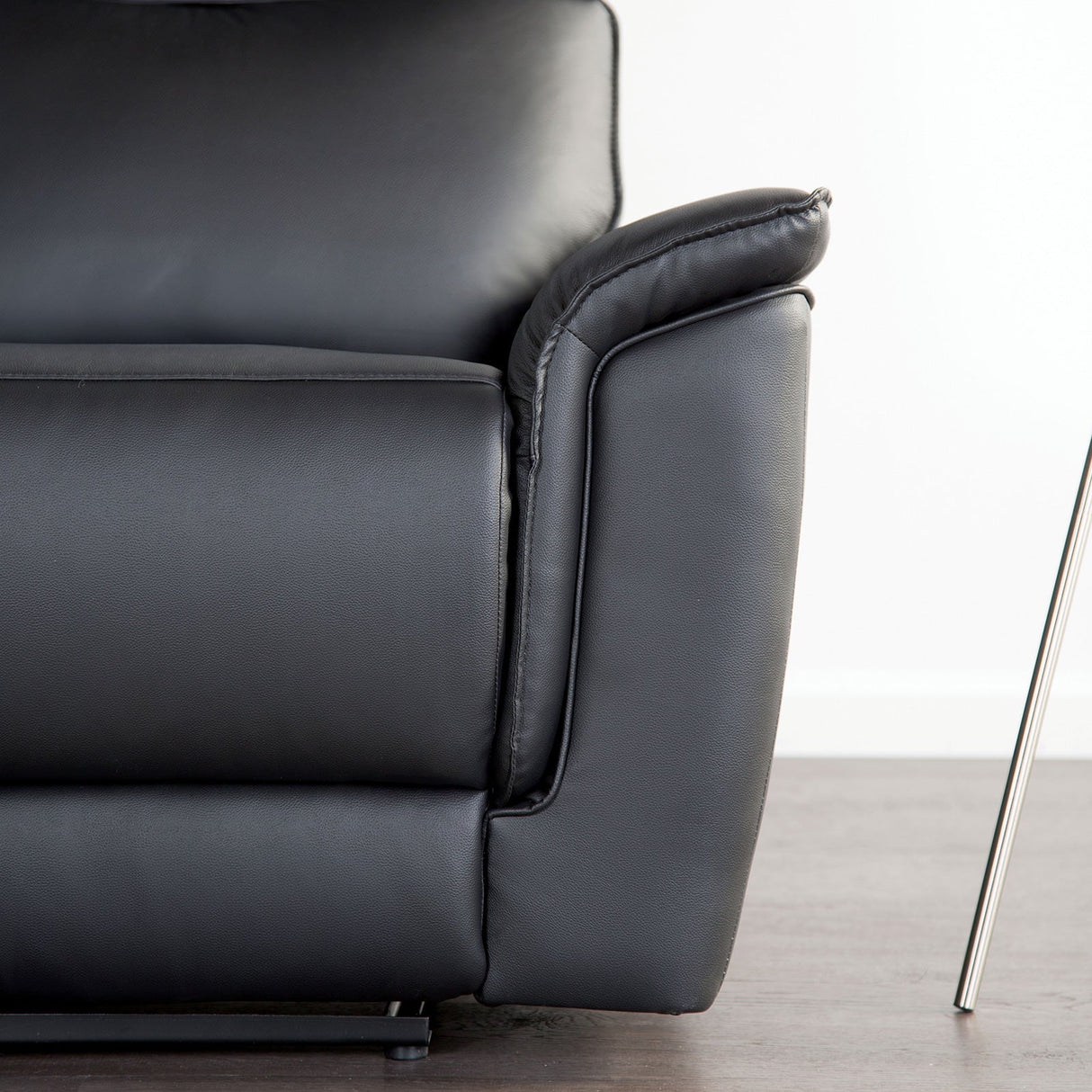 Bienne Black Recliner Chair from Furniture of America - Luna Furniture