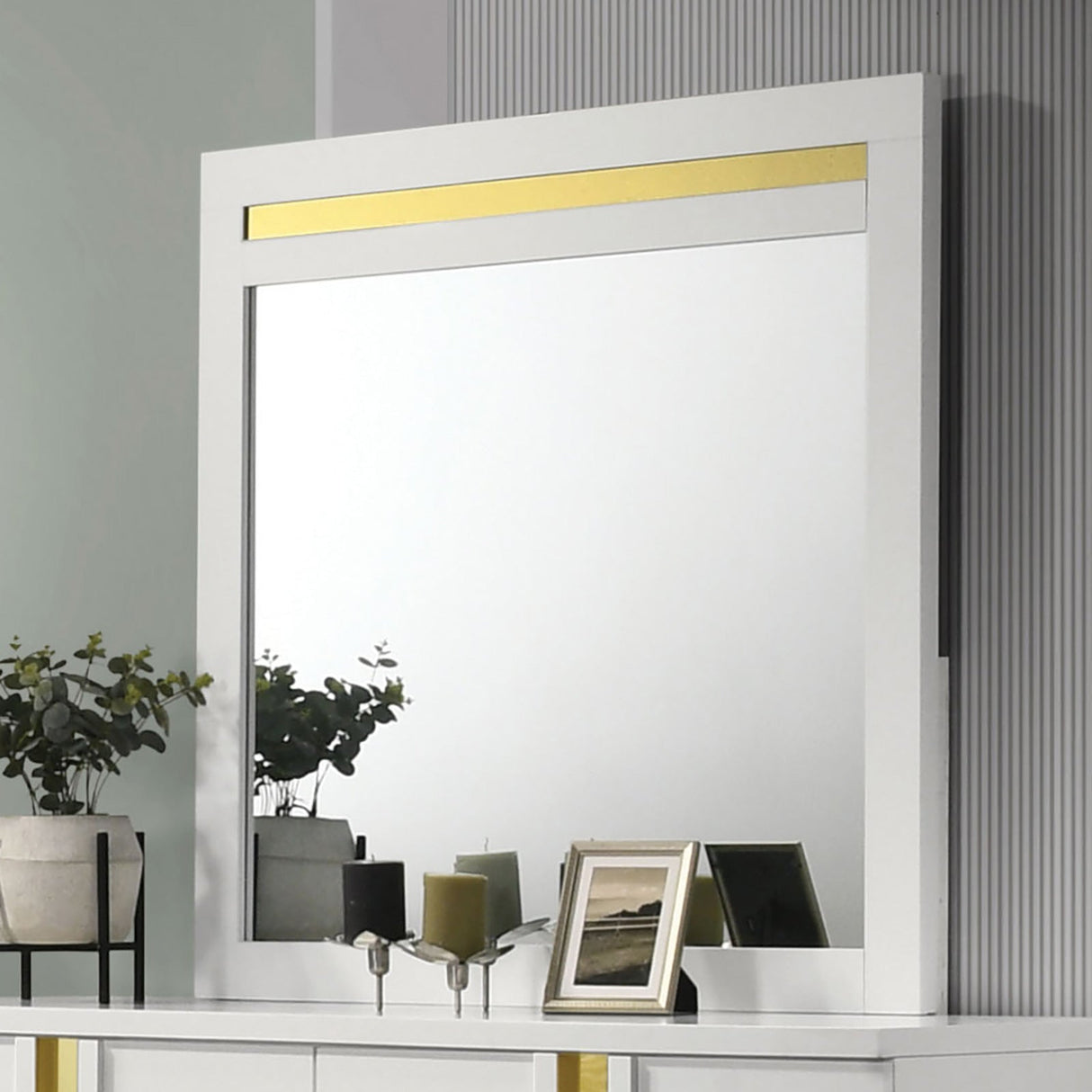 Lillestrom White/Gold Mirror from Furniture of America - Luna Furniture