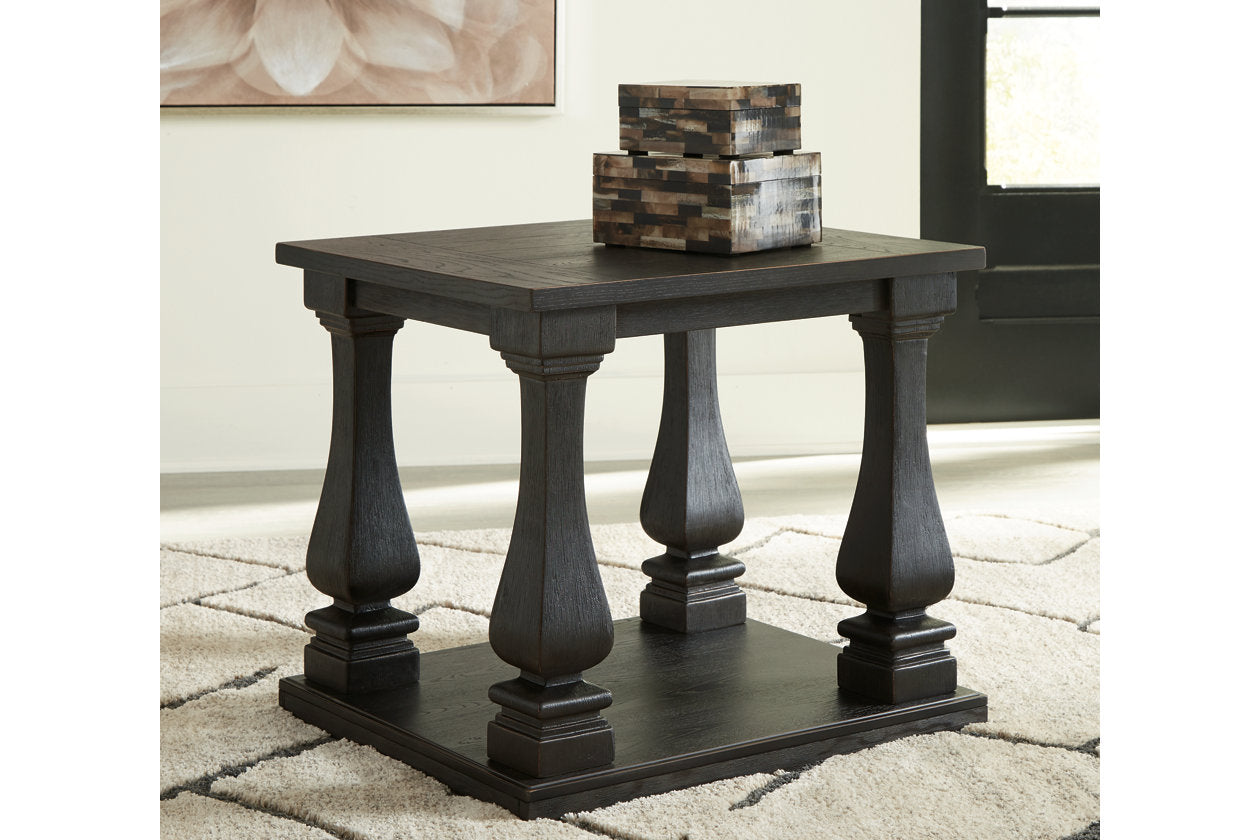 Coffee outlet table with 2 end tables