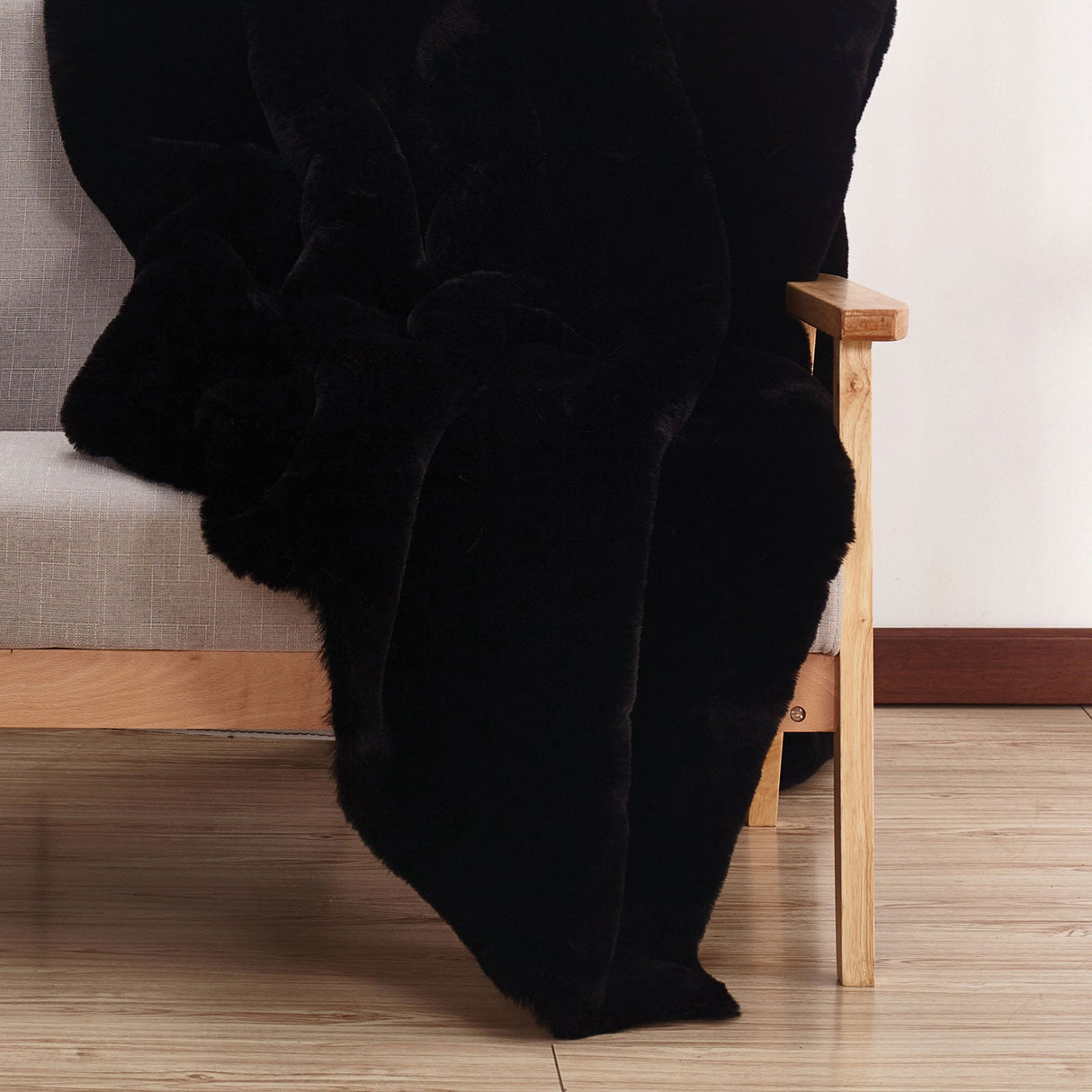 Caparica Black Throw Blanket from Furniture of America - Luna Furniture