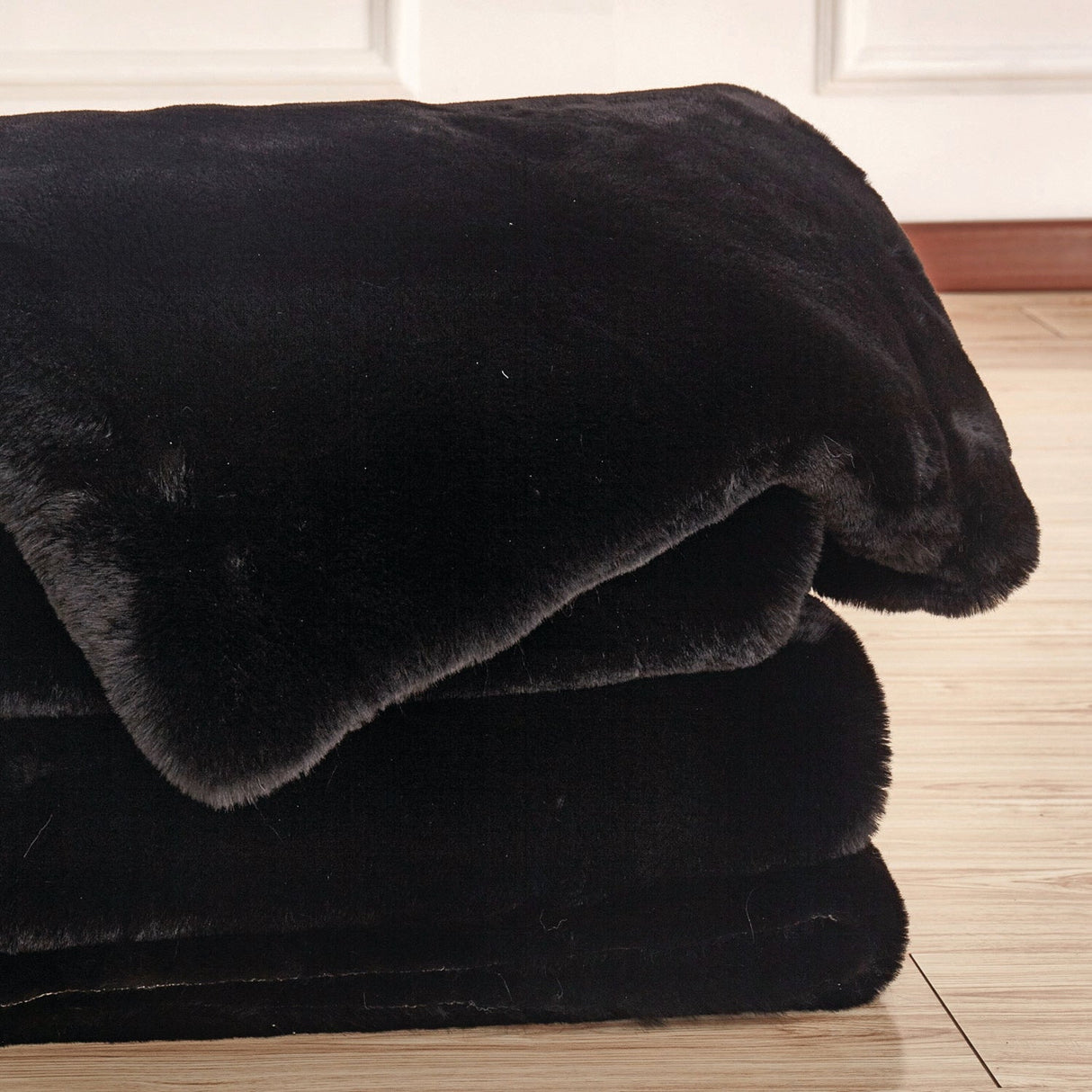 Caparica Black Throw Blanket from Furniture of America - Luna Furniture