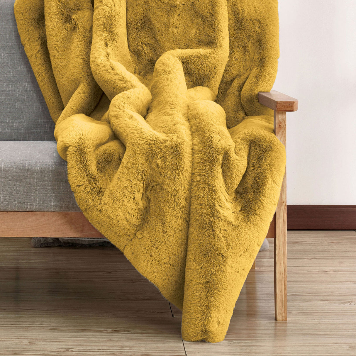 Caparica Gold Throw Blanket from Furniture of America - Luna Furniture