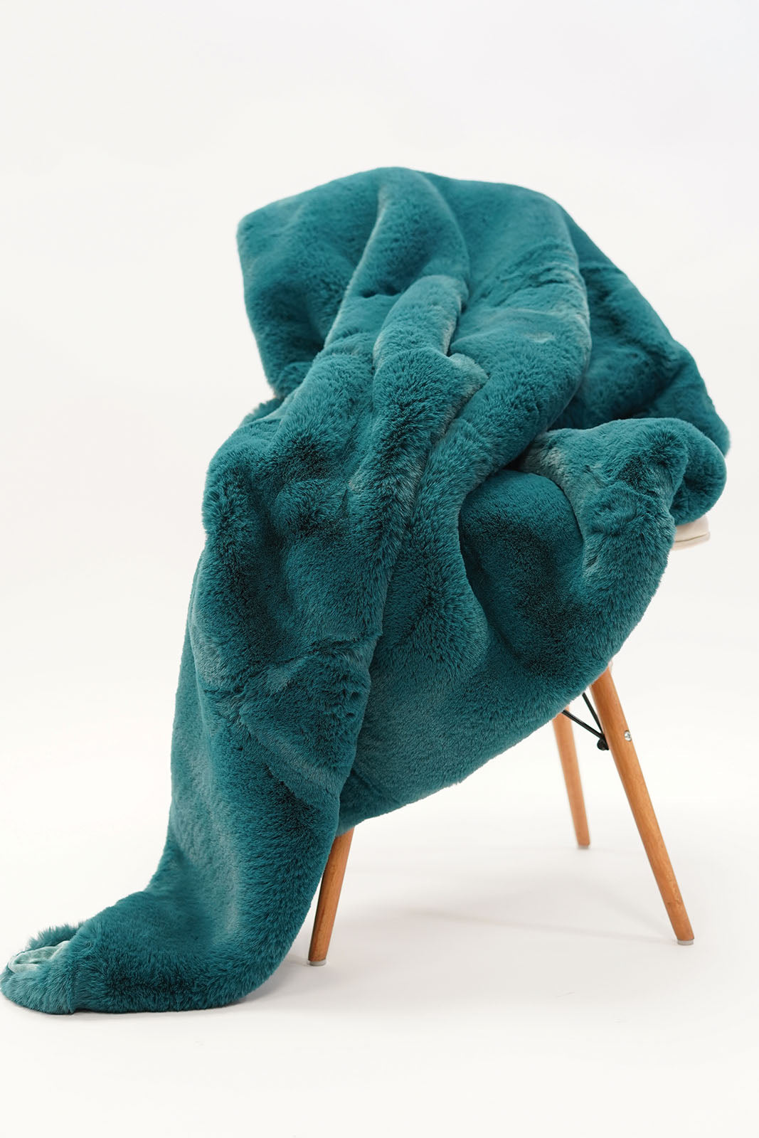 Caparica Teal Throw Blanket from Furniture of America - Luna Furniture