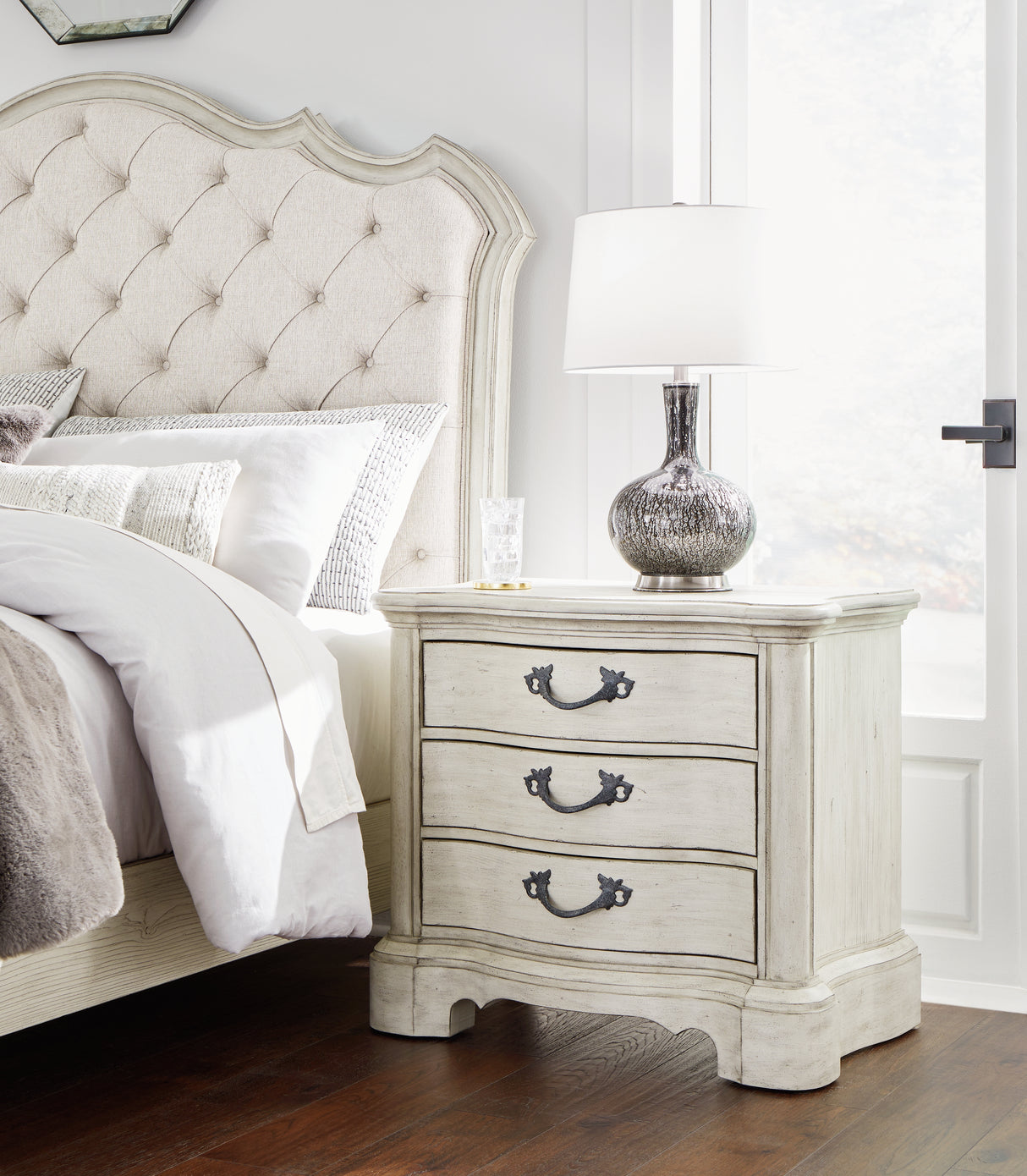 Arlendyne California King Upholstered Bed with Mirrored Dresser and 2 Nightstands in Antique White from Ashley - Luna Furniture