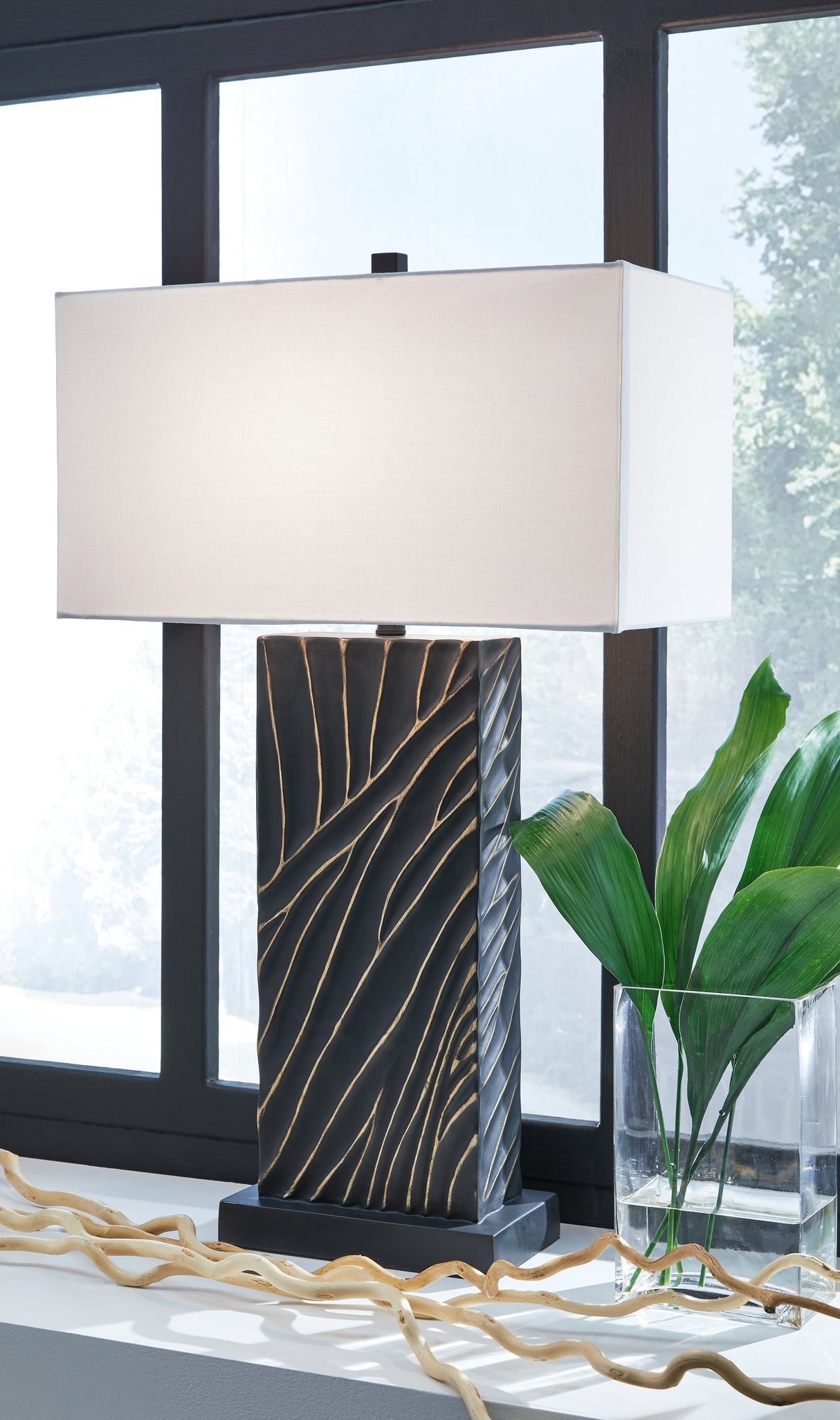 Bartlen 2-Piece Table Lamp Set in Black/Gold Finish from Ashley - Luna Furniture