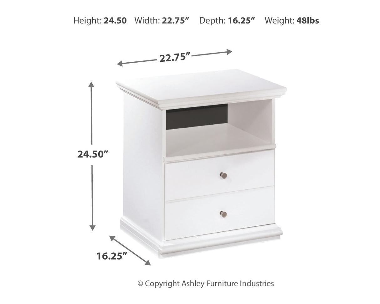 Bostwick Shoals Full Panel Bed with Mirrored Dresser, Chest and Nightstand in White - PKG002776