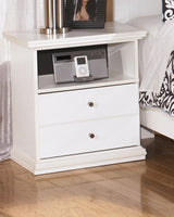 Bostwick Shoals Full Panel Bed with Mirrored Dresser in White - PKG002773