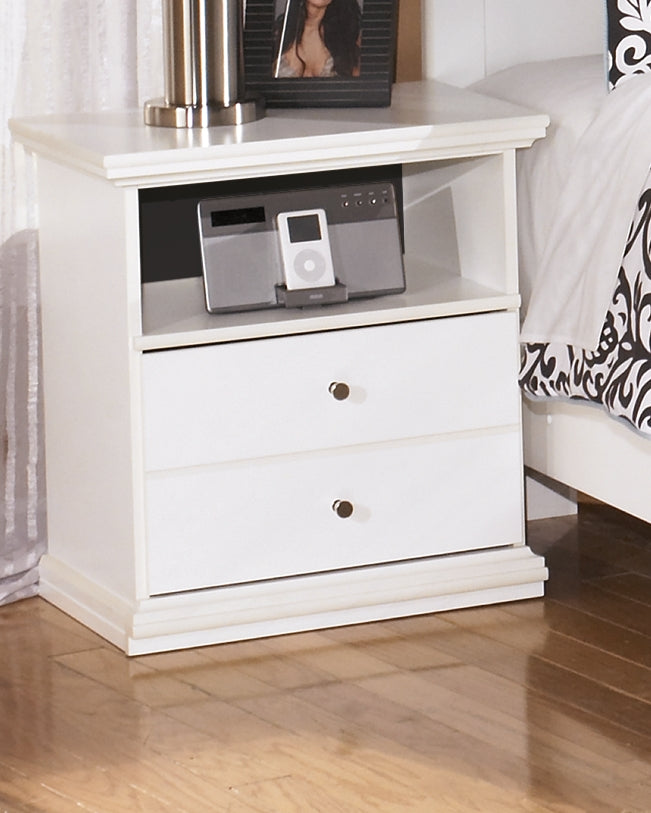 Bostwick Shoals Full Panel Headboard Bed with Mirrored Dresser and 2 Nightstands in White - PKG002764