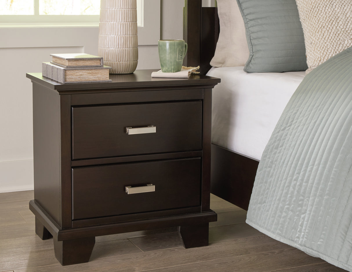 Covetown California King Panel Bed with Mirrored Dresser and Nightstand in Dark Brown - PKG016823