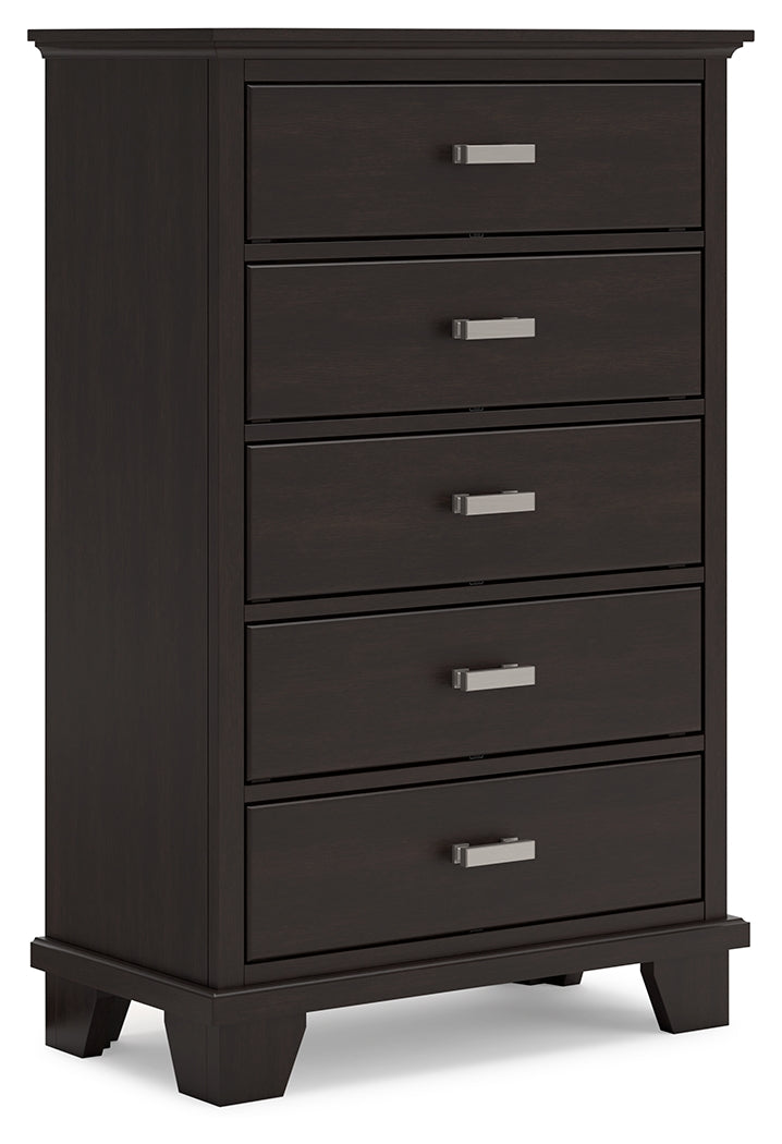 Covetown California King Panel Bed with Mirrored Dresser, Chest and 2 Nightstands in Dark Brown - PKG016822