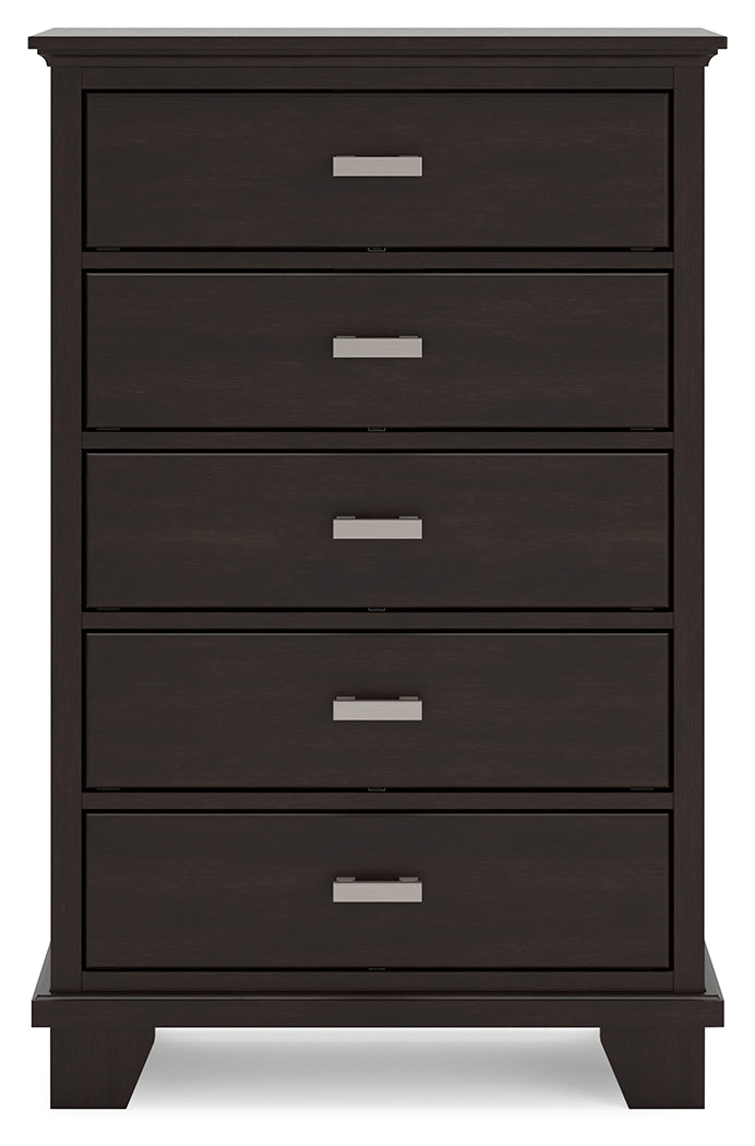 Covetown California King Panel Bed with Mirrored Dresser, Chest and 2 Nightstands in Dark Brown - PKG016822