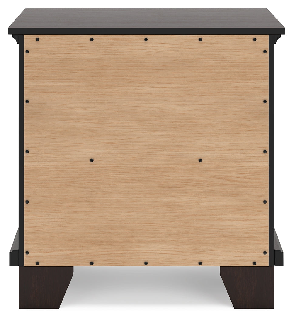 Covetown Full Panel Bed with Mirrored Dresser, Chest and Nightstand in Dark Brown - PKG016631