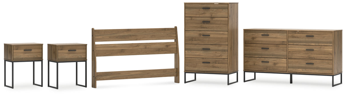 Deanlow Full Panel Headboard with Dresser, Chest and 2 Nightstands in Honey from Ashley - Luna Furniture