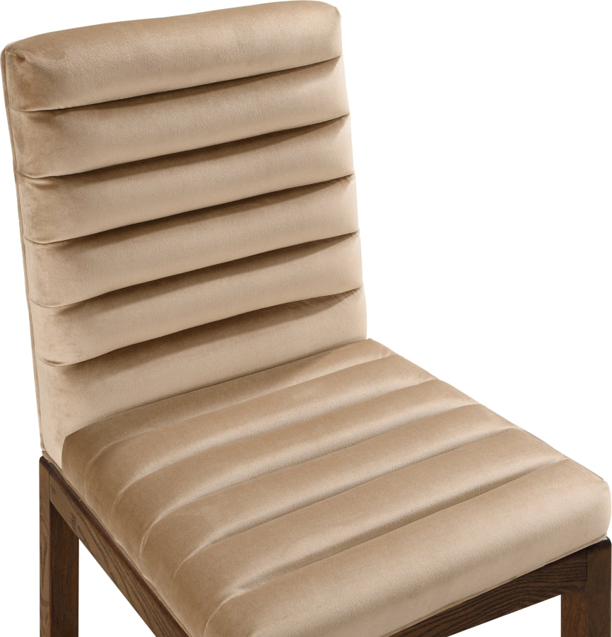 Evelyn Velvet Upholstered Accent Chair in Beige from Meridian - Luna Furniture