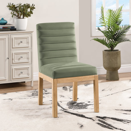 Evelyn Velvet Upholstered Accent Chair in Green from Meridian - Luna Furniture