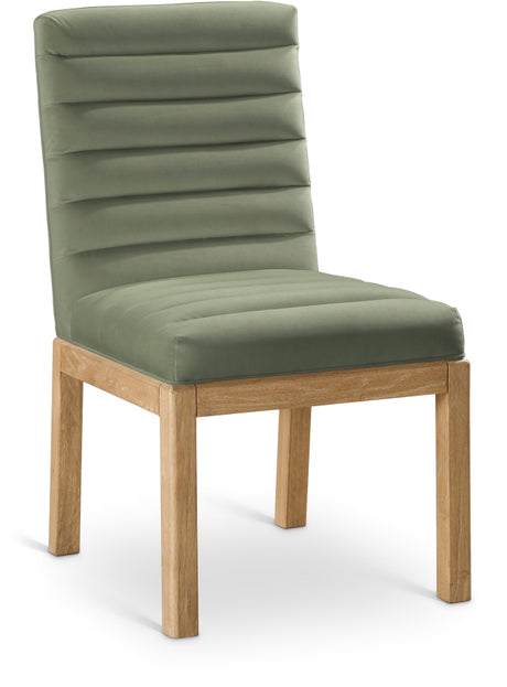 Evelyn Velvet Upholstered Accent Chair in Green from Meridian - Luna Furniture