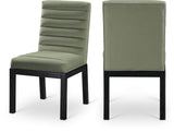 Evelyn Velvet Upholstered Accent Chair in Green from Meridian - Luna Furniture