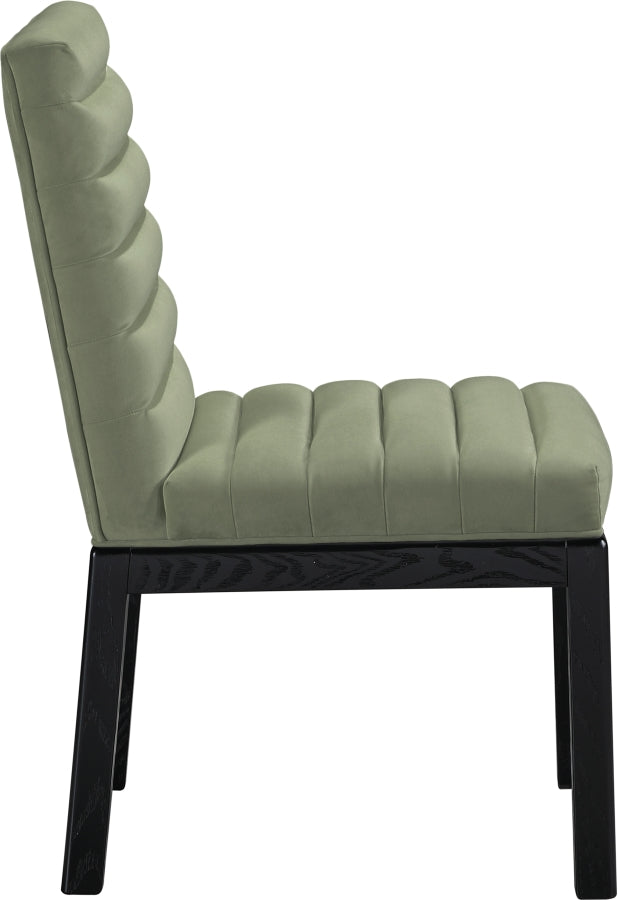 Evelyn Velvet Upholstered Accent Chair in Green from Meridian - Luna Furniture