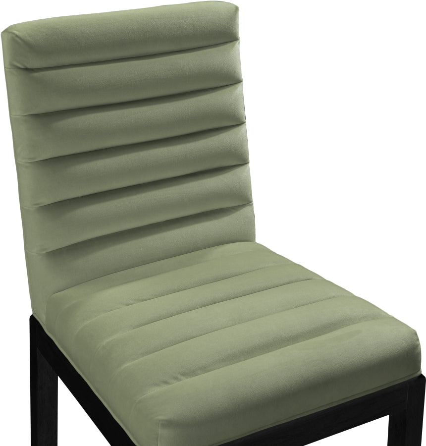 Evelyn Velvet Upholstered Accent Chair in Green from Meridian - Luna Furniture