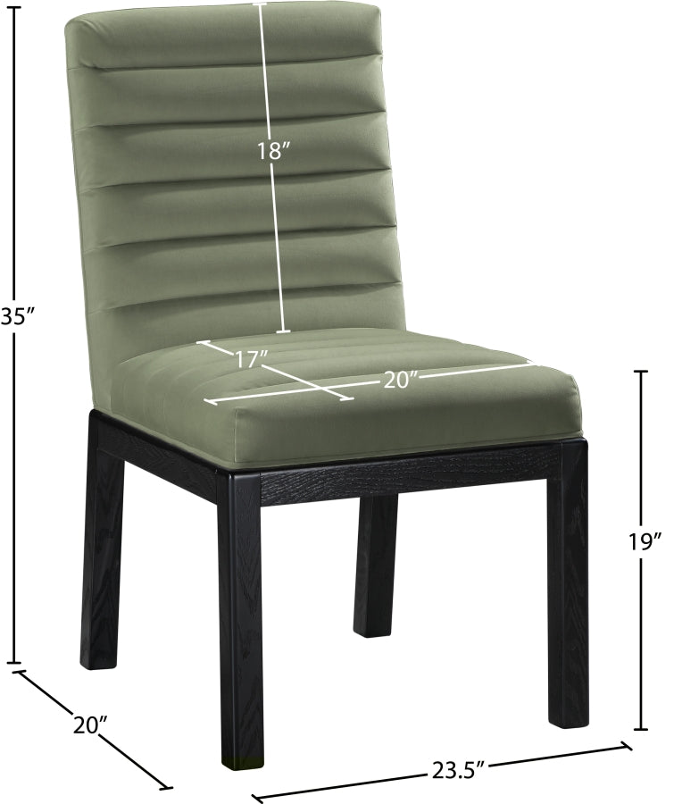 Evelyn Velvet Upholstered Accent Chair in Green from Meridian - Luna Furniture