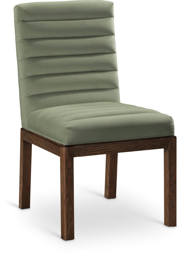 Evelyn Velvet Upholstered Accent Chair in Green from Meridian - Luna Furniture