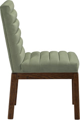 Evelyn Velvet Upholstered Accent Chair in Green from Meridian - Luna Furniture