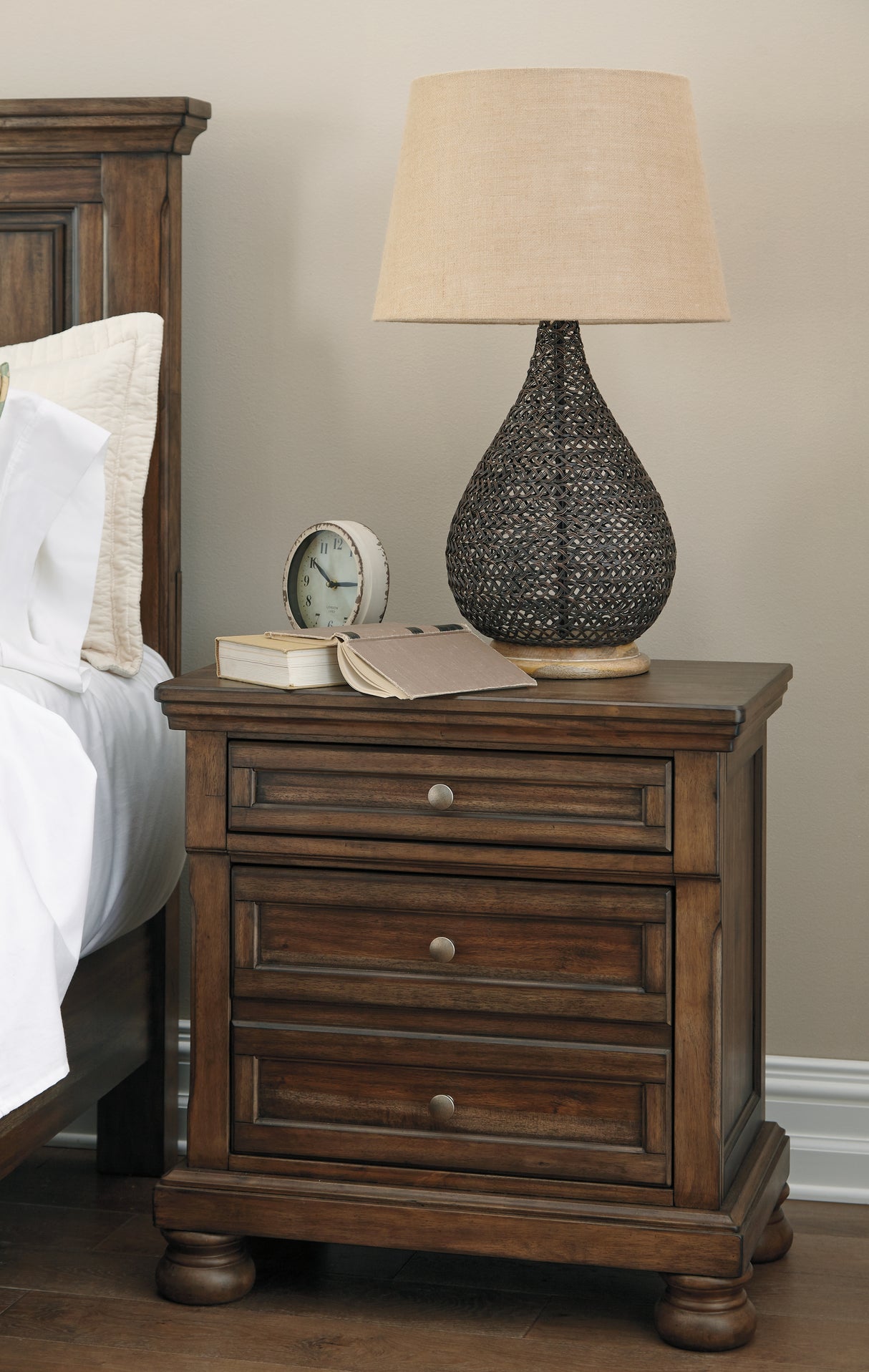 Flynnter Queen Panel Bed with Mirrored Dresser, Chest and 2 Nightstands in Medium Brown from Ashley - Luna Furniture