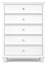 Fortman Full Panel Bed with Mirrored Dresser and Chest in White - PKG015173