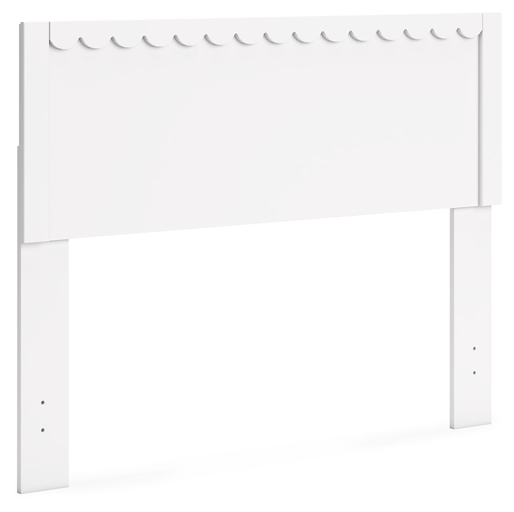 Hallityn Full Panel Headboard with Dresser and 2 Nightstands in White - PKG019033