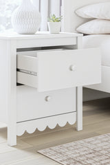 Hallityn Full Panel Headboard with Dresser and 2 Nightstands in White - PKG019033