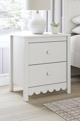 Hallityn Full Panel Headboard with Dresser and 2 Nightstands in White - PKG019033