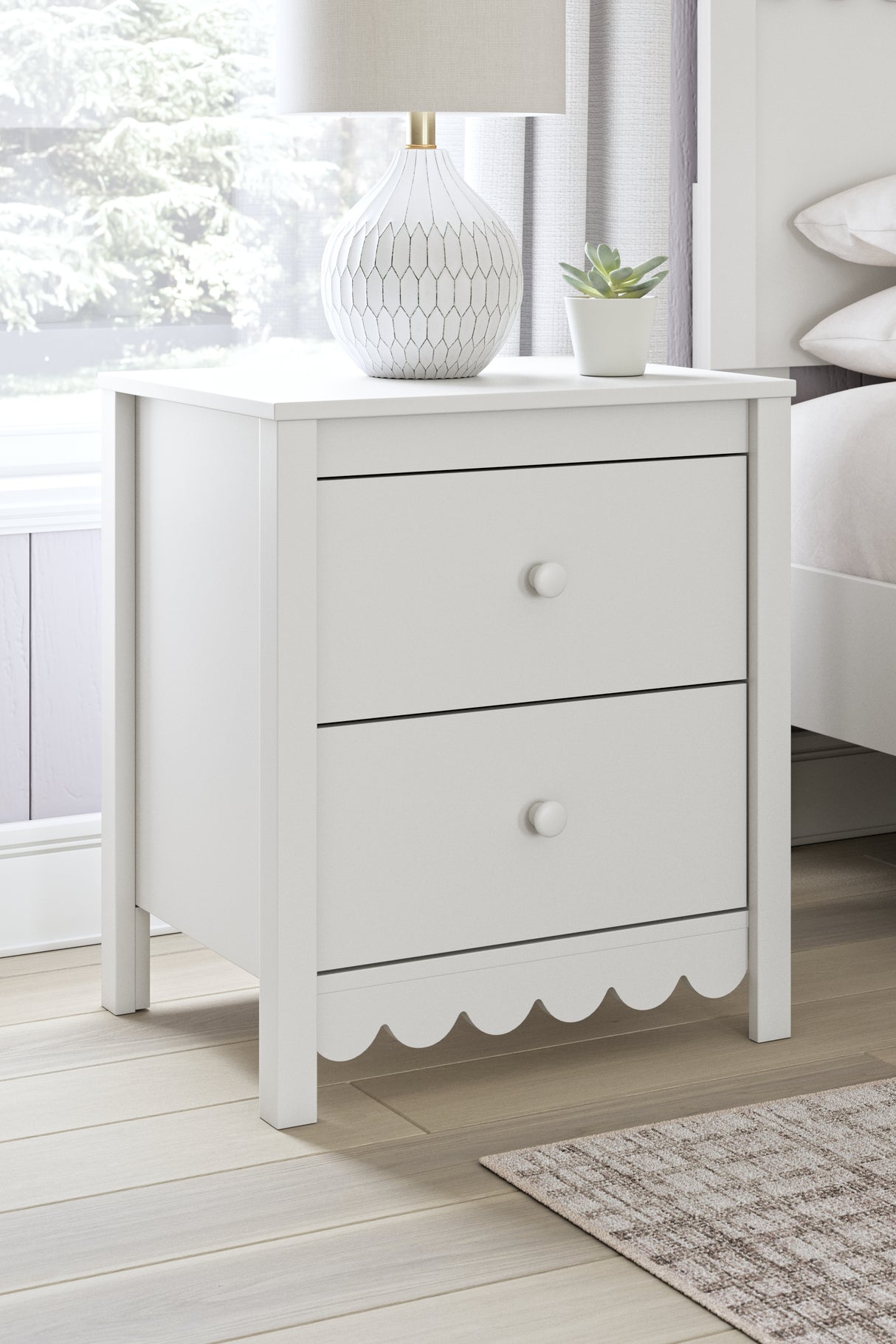 Hallityn Full Panel Headboard with Dresser, Chest and 2 Nightstands in White from Ashley - Luna Furniture