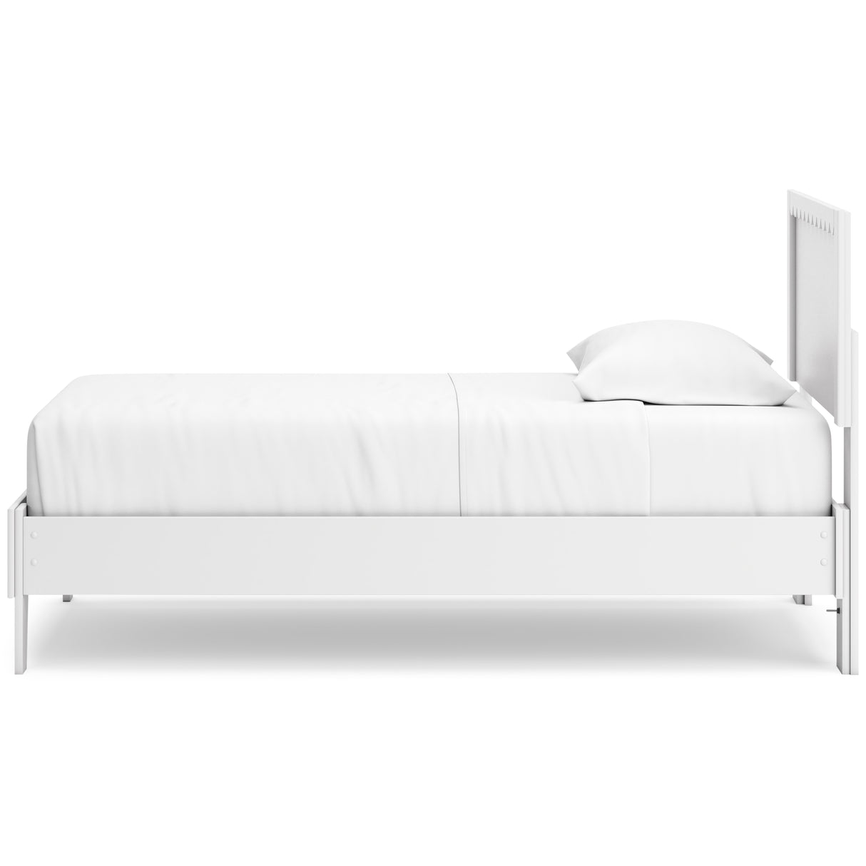 Hallityn Twin Panel Platform Bed with Dresser and Chest in White - PKG018838