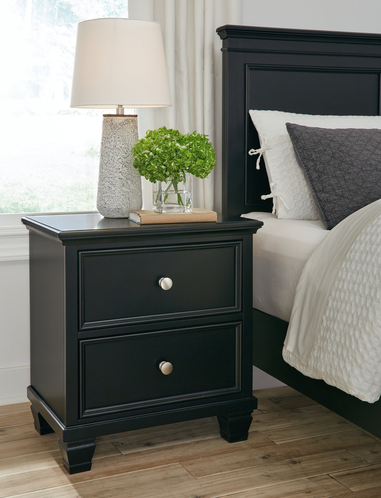 Lanolee California King Panel Bed with Mirrored Dresser, Chest and 2 Nightstands in Black - PKG015231