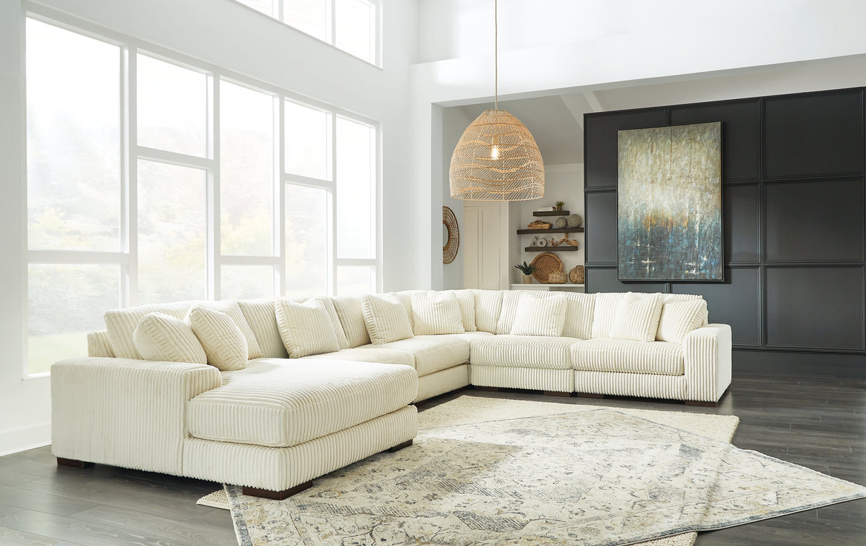 Lindyn 6-Piece Sectional with Ottoman in Ivory - PKG016103