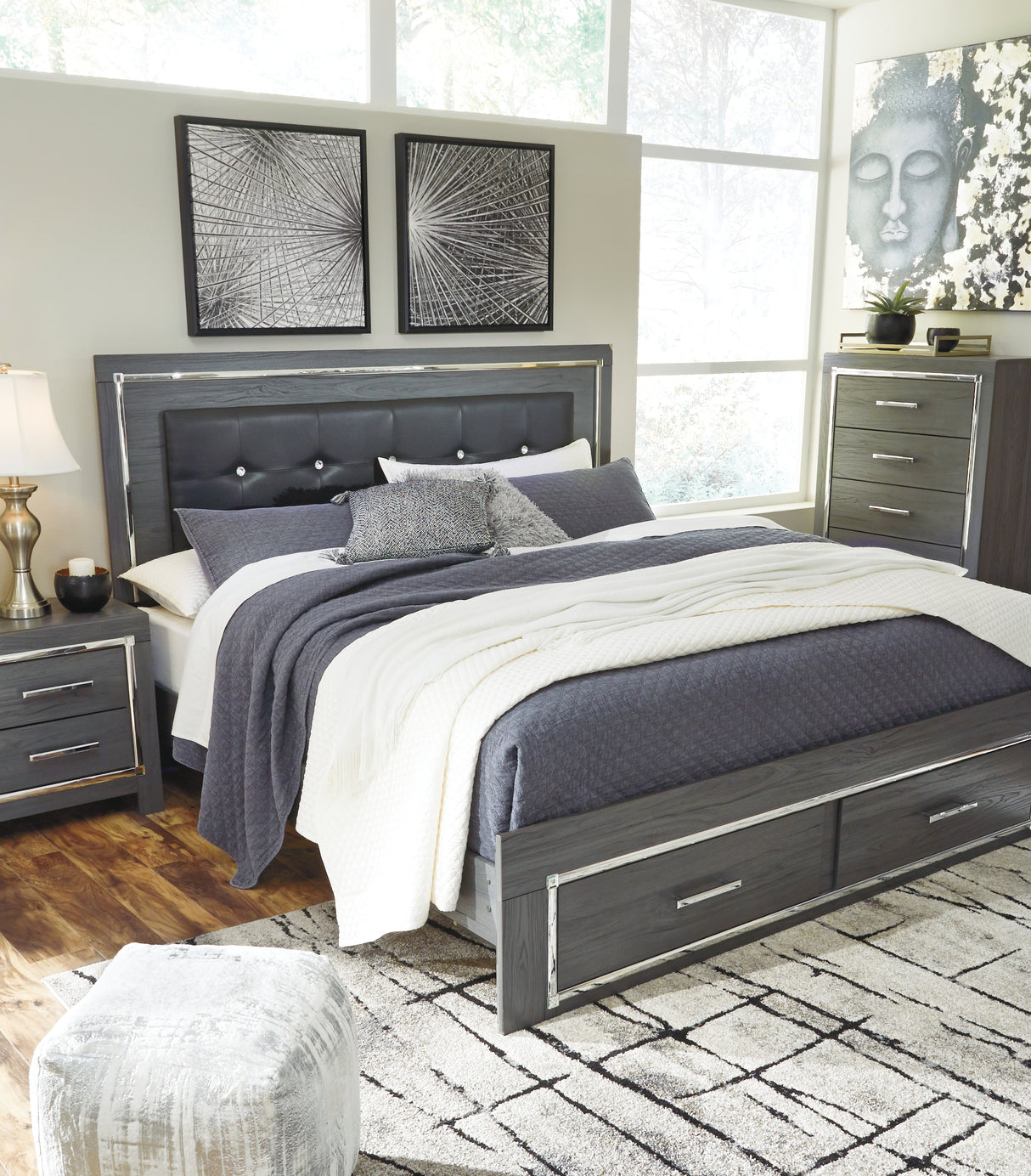 Lodanna King Panel Bed with 2 Storage Drawers with Mirrored Dresser and Nightstand in Gray - PKG014063