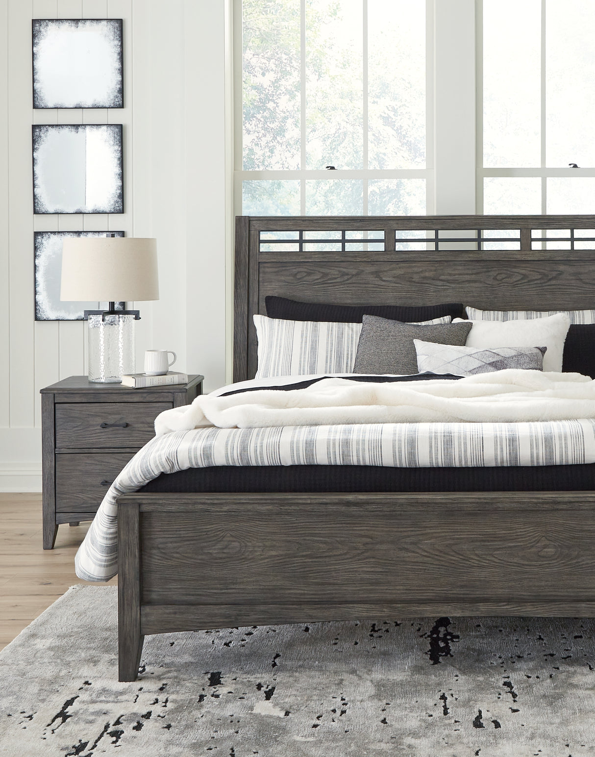 Montillan California King Panel Bed with Mirrored Dresser, Chest and 2 Nightstands in Grayish Brown - PKG015964