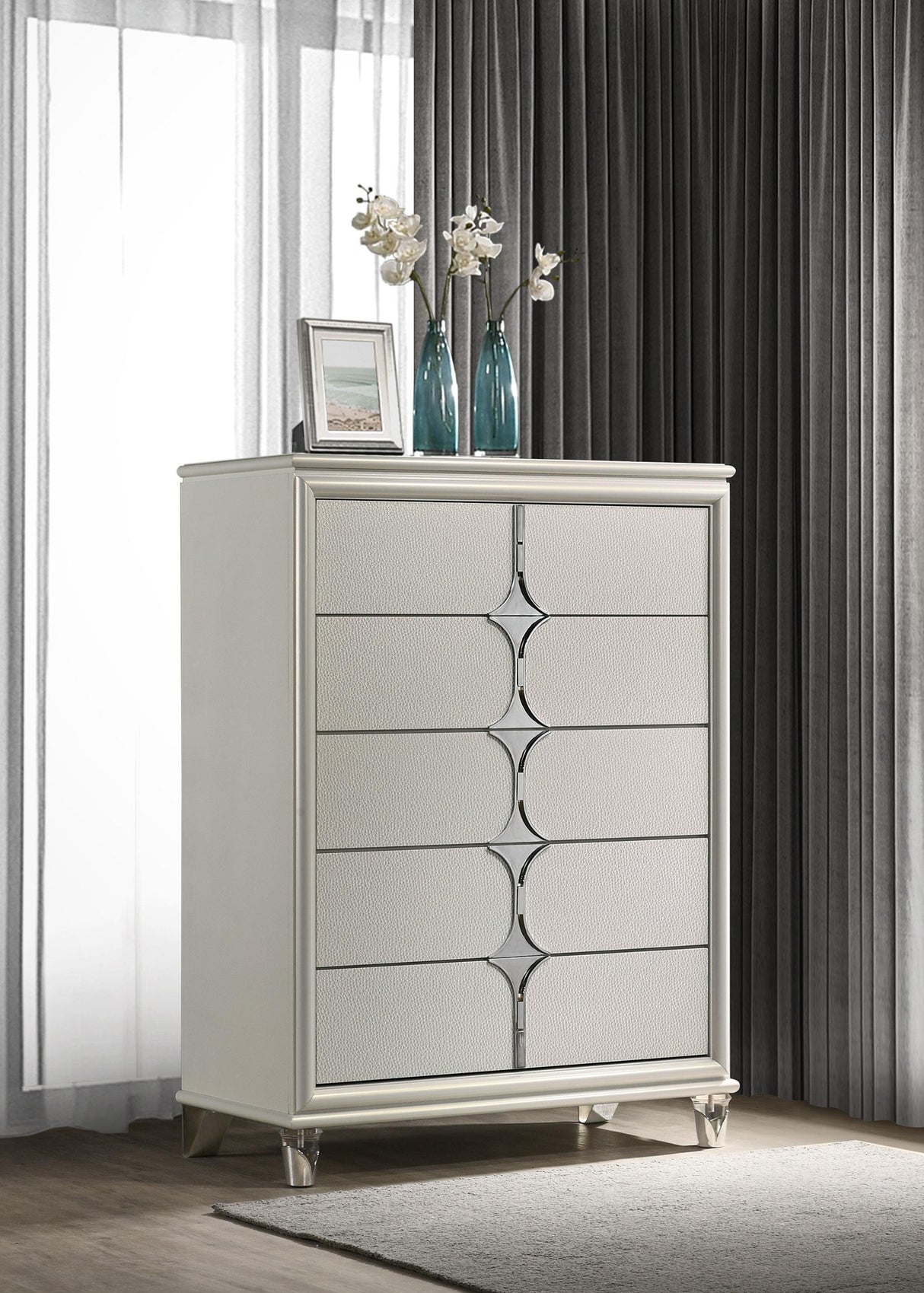 Olivia 5-drawer Bedroom Chest of Drawers Pearl White from Coaster - Luna Furniture