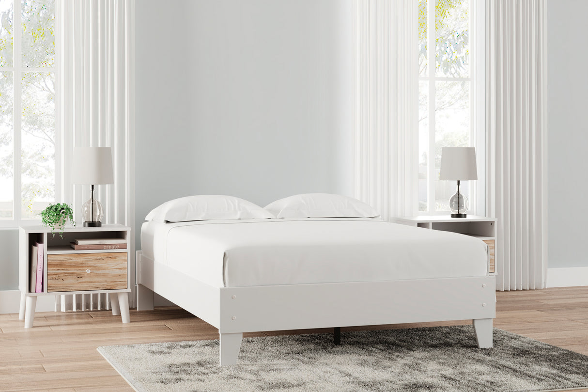 Piperton Full Platform Bed with Dresser, Chest and 2 Nightstands in White from Ashley - Luna Furniture