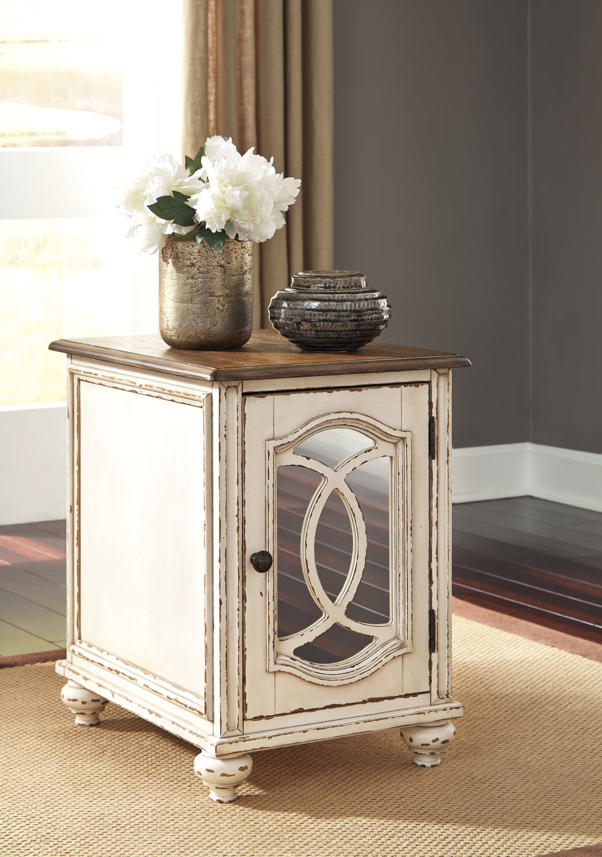 Realyn 2 End Tables in White/Brown - PKG008473