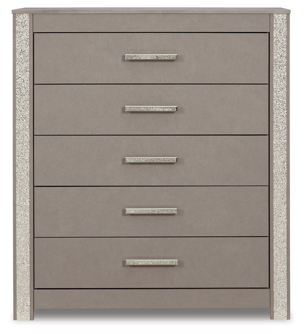 Surancha Full Panel Bed with Mirrored Dresser and Chest in Gray - PKG015269