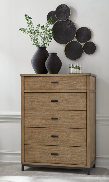 Tomtyn Light Brown Chest of Drawers - B622-46