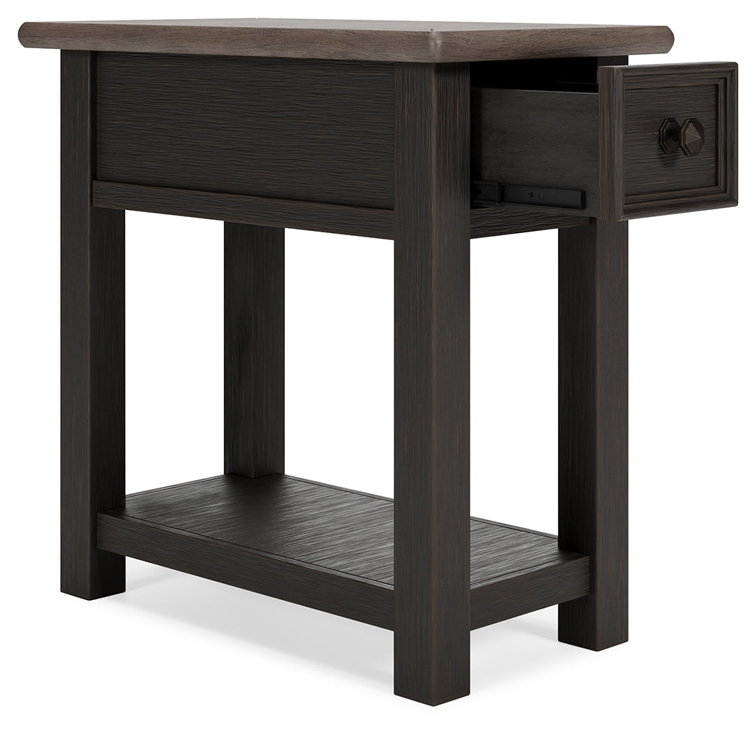 Tyler Creek 2 End Tables in Grayish Brown/Black - PKG010343