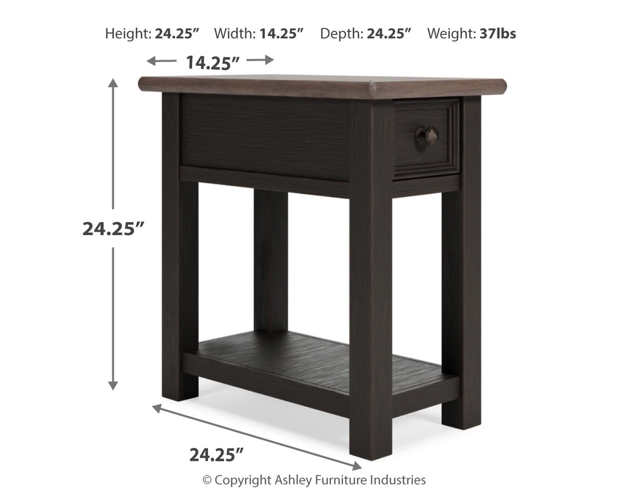 Tyler Creek 2 End Tables in Grayish Brown/Black - PKG010343