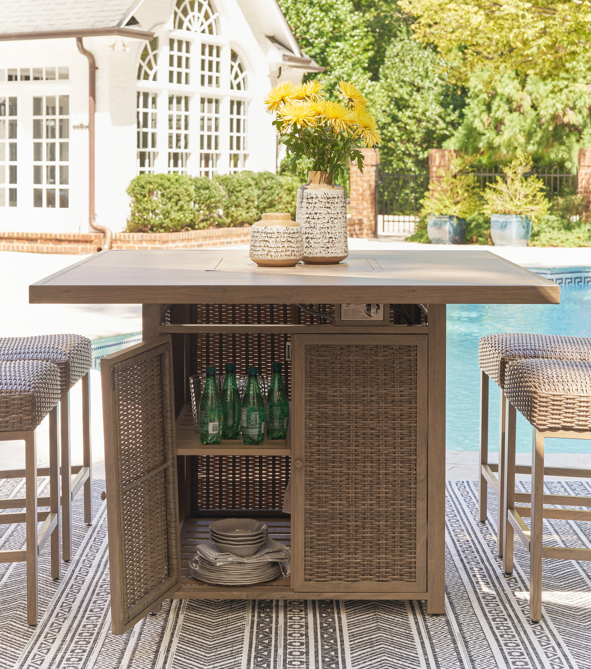 Walton Bridge Outdoor Bar Table and 4 Barstools in Driftwood - PKG016265