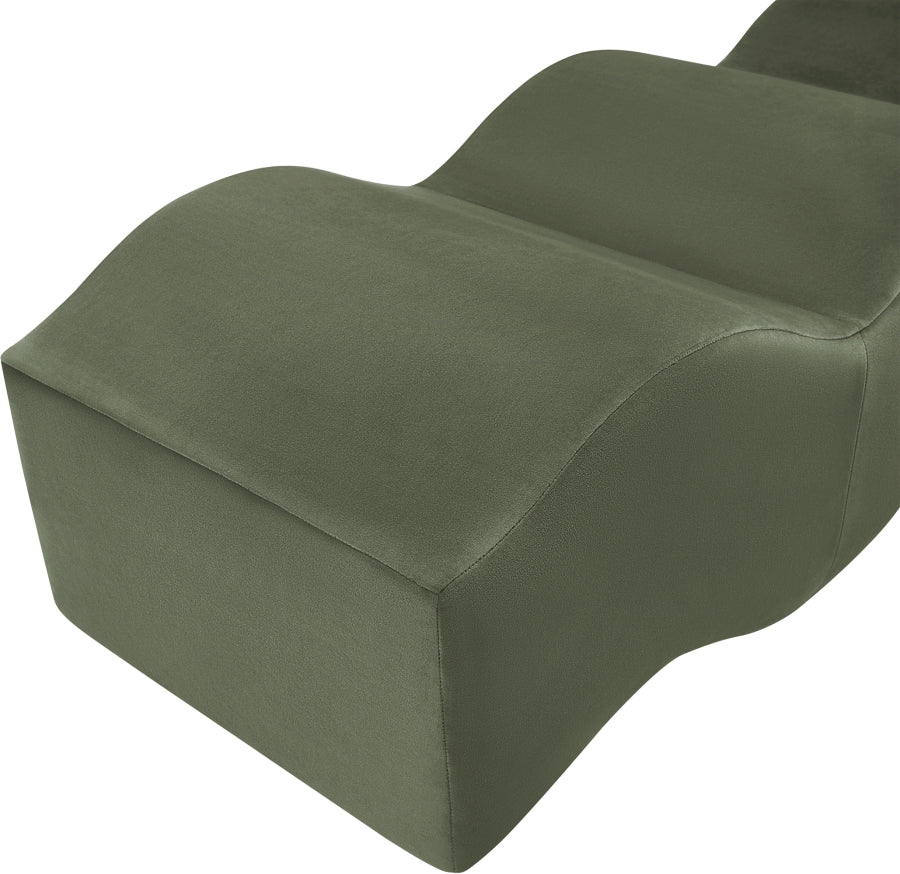 Wave Velvet Upholstered Bench in Green from Meridian - Luna Furniture