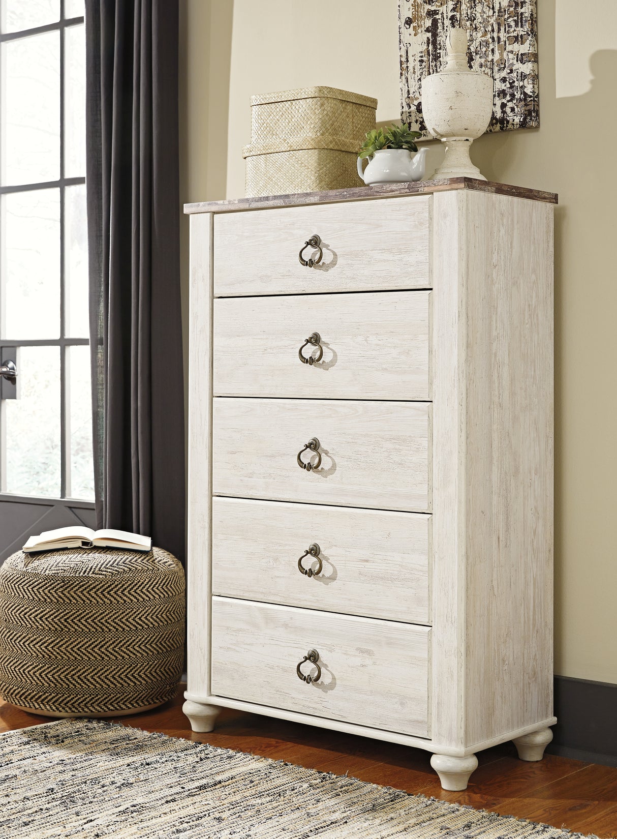 Willowton Queen Panel Bed with Mirrored Dresser, Chest and 2 Nightstands in Whitewash from Ashley - Luna Furniture