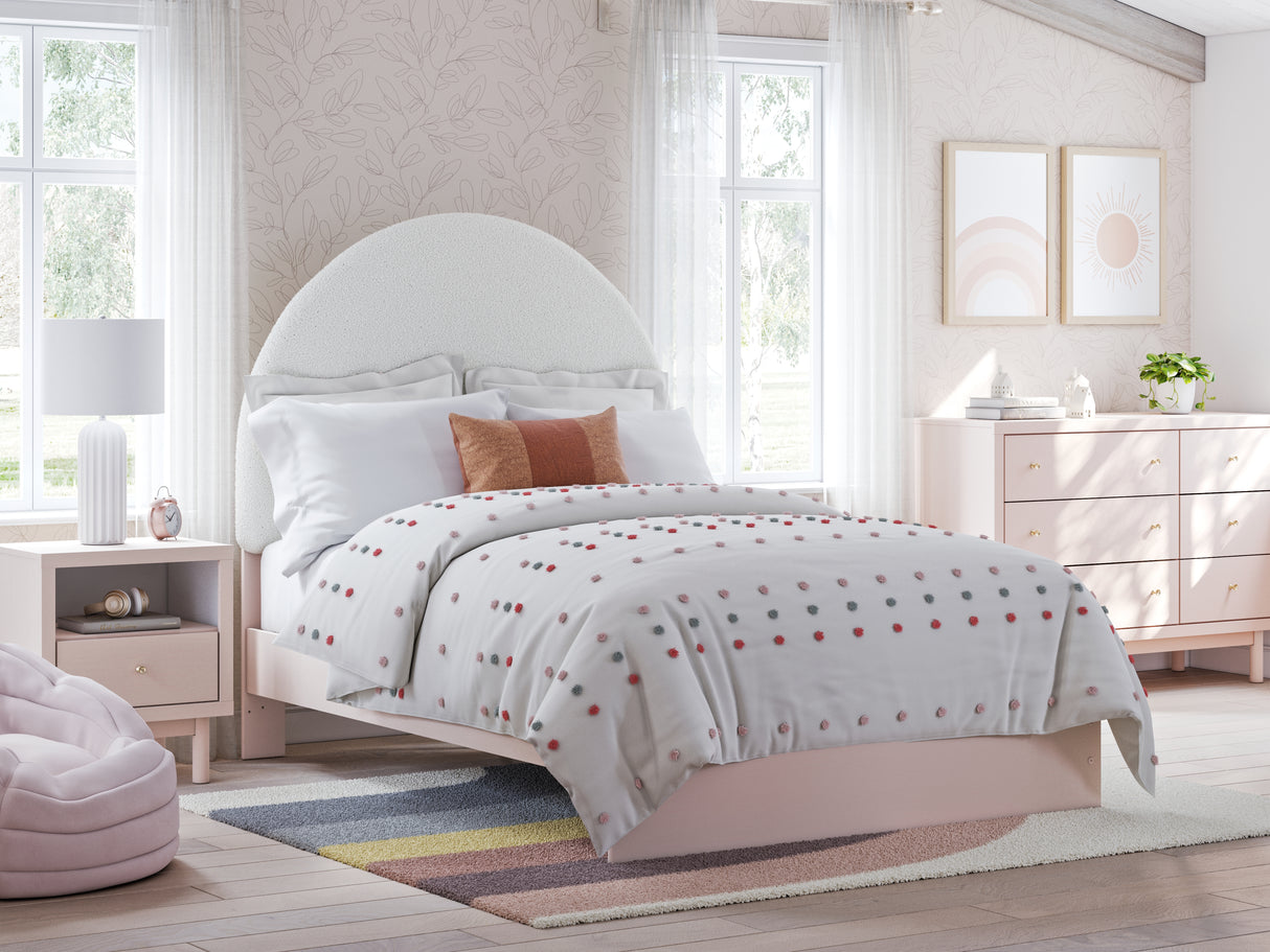 Wistenpine Full Upholstered Panel Bed with Dresser and 2 Nightstands in Blush - PKG018941